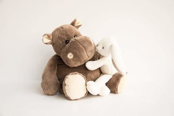BJÖRNENS HISTORIA Sittande Hippo Medium Modell 23 cm