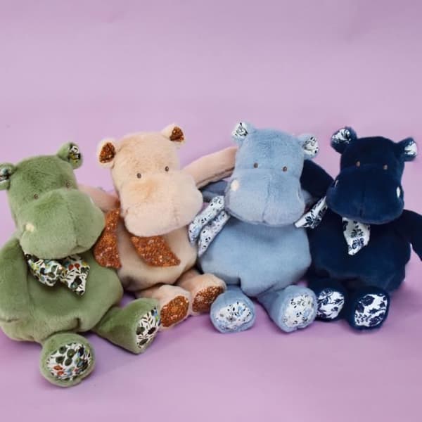 Beige bandana flodhäst plyschleksak 22CM - BEAR STORY - Happy Hippo - Blommönster - Mjuk och fyllig