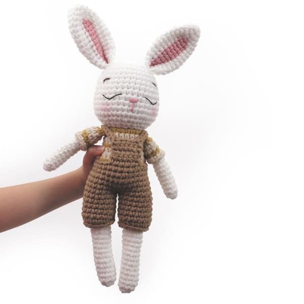 Min virkade Amigurumi-kanin i plysch