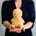 Miniatyrbild 3 av 4: Soframar Bouillotte Plush Kyckling Juniors