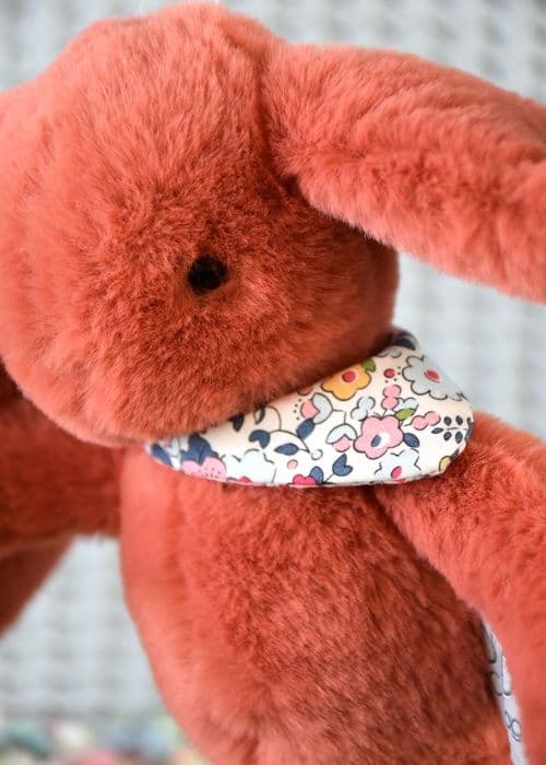 Doudou och Compagnie - Plyschkanin Fleurette terracotta 25 cm