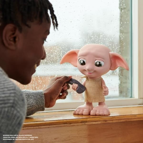Harry Potter - Interaktiivinen DOBBY-figuuri - 20 cm - Velhojen maailma