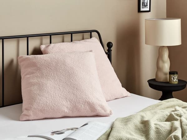 Set med 2 LEUZEA Boucle prydnadskuddar 60 x 60 cm Pastellrosa Enfärgad Lumarko!