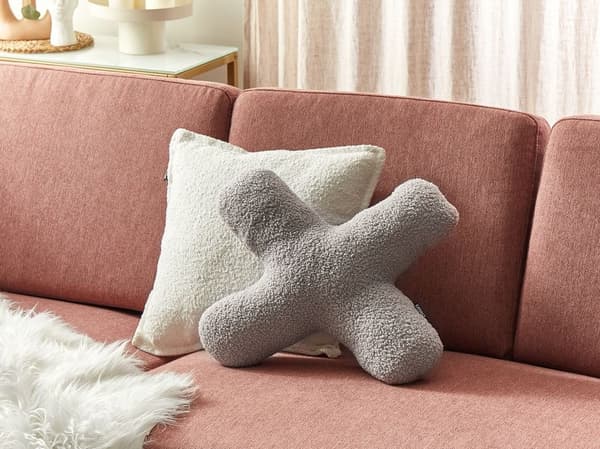 Set med 2 HESPERIS Boucle prydnadskuddar ljusgrå enfärgade Lumarko!