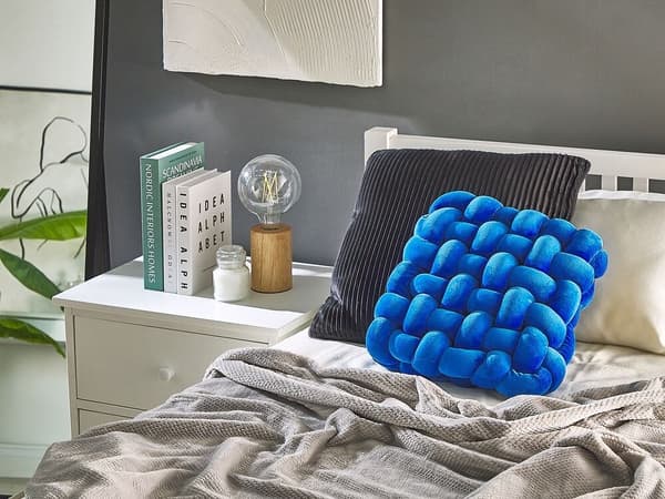 SIRALI Prydnadskudde i sammet 30 x 30 cm enfärgad blå Lumarko!