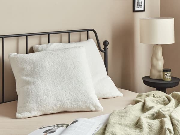 Set med 2 LEUZEA Boucle prydnadskuddar 60 x 60 cm Off-white Enfärgad Lumarko!