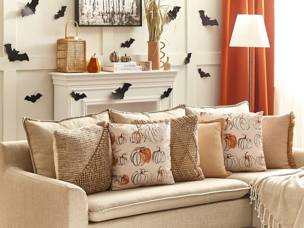 Set med 2 prydnadskuddar CUCURBITA sammet 45 x 45 cm beige växtmönster Lumarko!