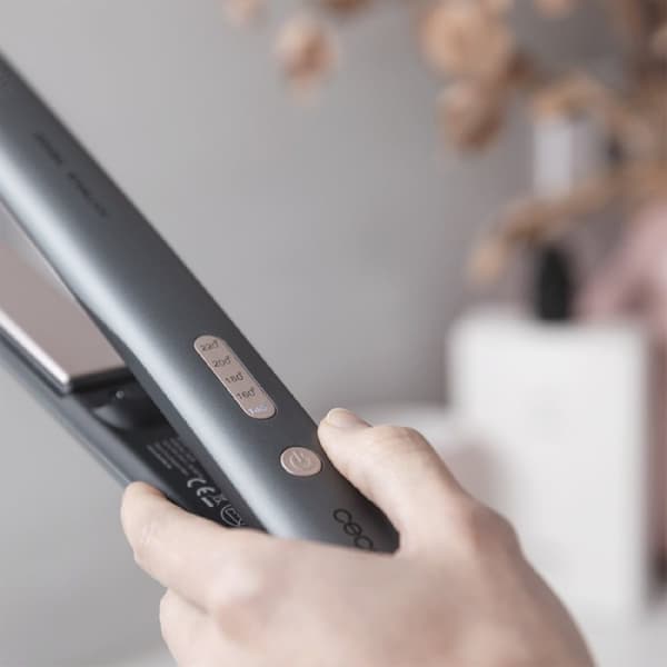 Cecotec Titanium hair straightener with temperature adjustment.