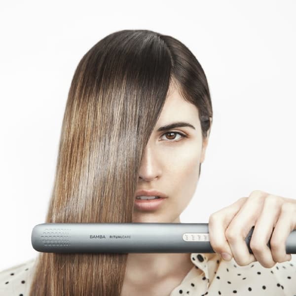 Cecotec Titanium hair straightener with temperature adjustment.