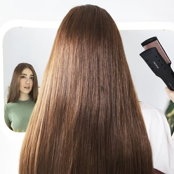 Cecotec Wide-plate hair straightener coated with keratin and argan oil.