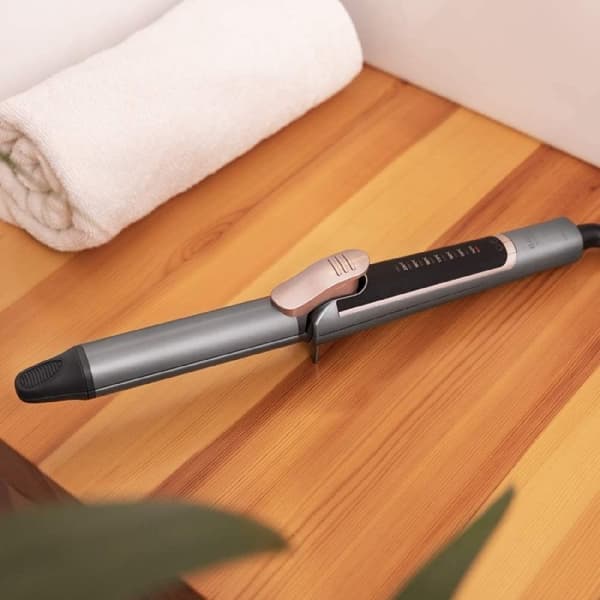 Cecotec 2-in-1 titanium hair straightener, tweezers and straightening function.