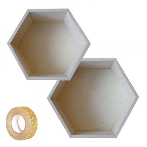 2 hexagonala hyllor i trä 24 x 21 cm och 27 x 23,5 cm + 5 m guldglittrande maskeringstejp