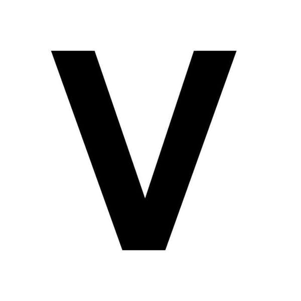 Versal V i MDF-trä för att dekorera - 8 cm