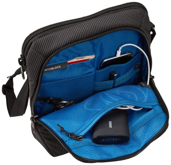 Thule Crossover 2 Crossbody Tote 9L. Svart