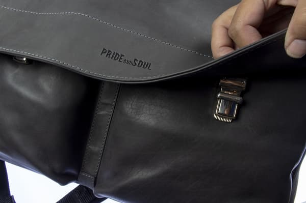 No Brand JU-47260 Briefcase Pride And Soul. DISTRIKT