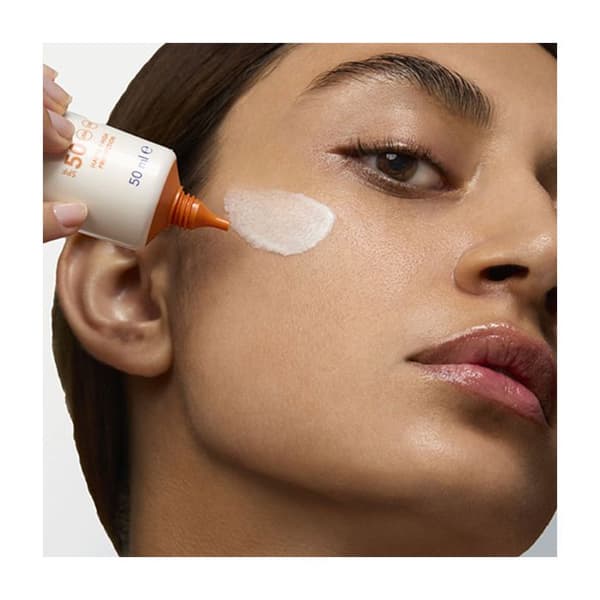Solspray - RoC - Utjämnande Rynkkräm SPF50 - 50ml - Hypoallergenisk - Flytande konsistens