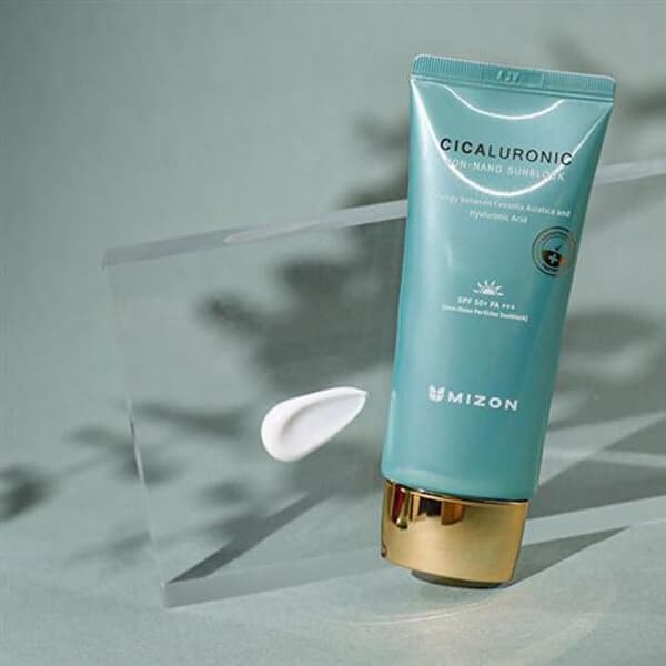 Fuktgivande solkräm SPF 50 Cicaluronic (Icke-nano solskydd) 50 ml