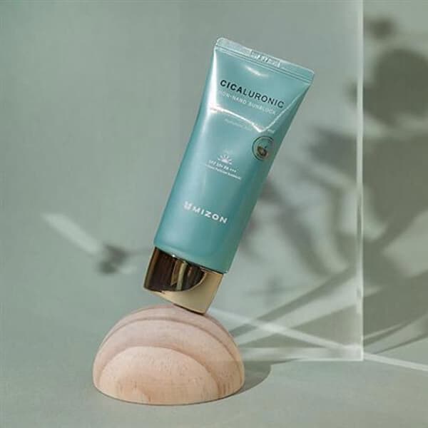 Fuktgivande solkräm SPF 50 Cicaluronic (Icke-nano solskydd) 50 ml