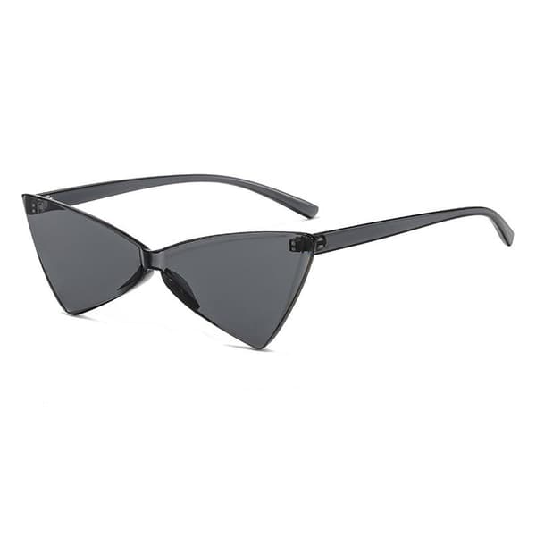 Ramlösa solglasögon i triangel modell svarta detaljlösa minimalism