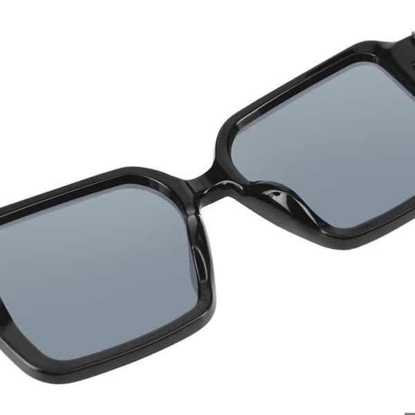 Svarta UV400 tonade solglasögon med fyrkantig ram CV3065