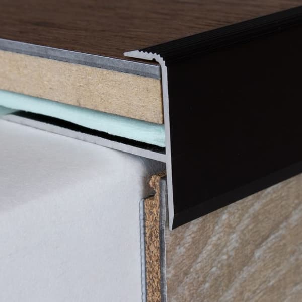 Nez av aluminium anodiser mörkbrons l 44 mm H 15.3 mm Genomgående 1 st L 1000 mm
