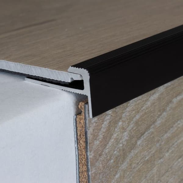 PROVISTON Inramningsprofil 28 x 12 x 900 mm Anodiserad aluminium Finishprofil Silverräfflad Genomborrad