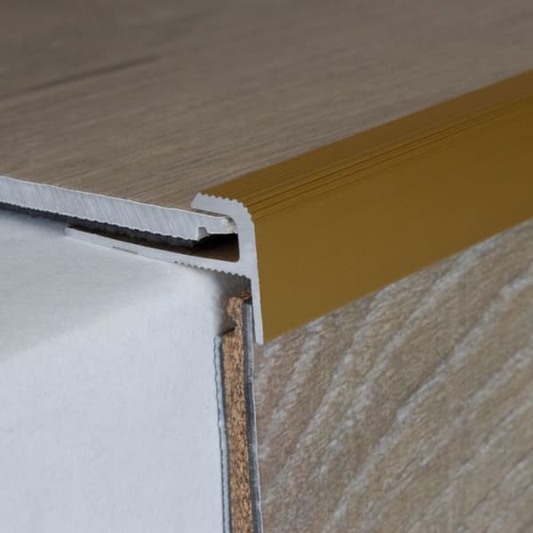 PROVISTON Inramningsprofil 28 x 12 x 900 mm Anodiserad aluminium Finishprofil Silverräfflad Genomborrad