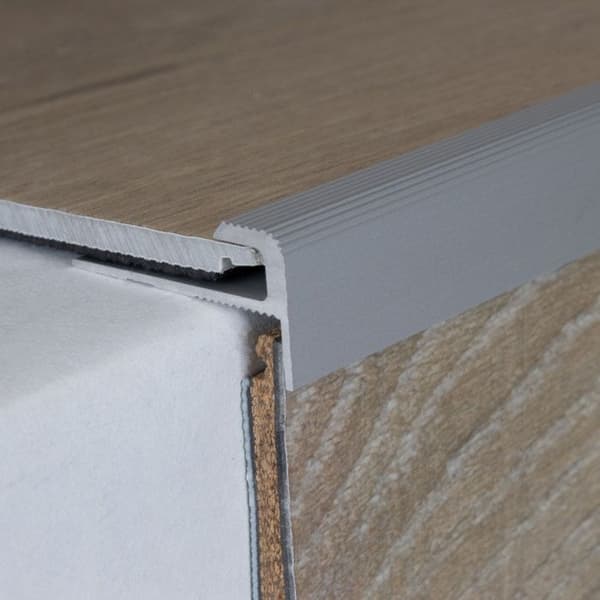 PROVISTON Inramningsprofil 28 x 12 x 900 mm Anodiserad aluminium Finishprofil Silverräfflad Genomborrad