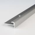 Miniatyrbild 1 av 5: Anodiserad alu stoppprofil Silver l 28 mm H 5 mm Genomborrad Ytprofil L 2700 mm
