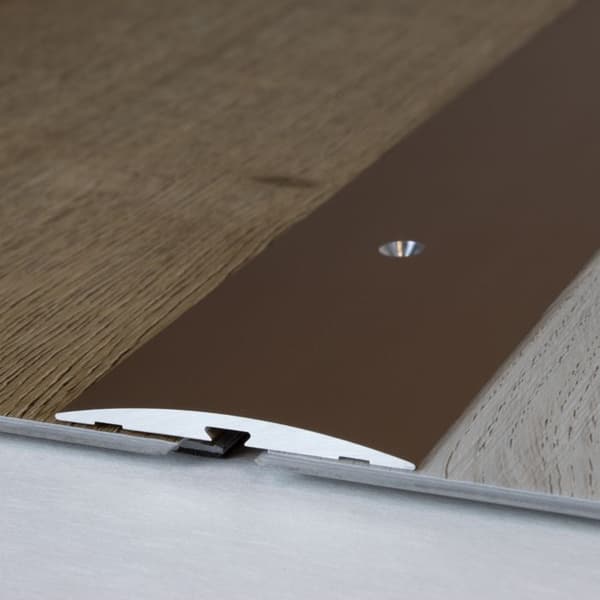 Tröskelbar av anodiserad aluminium i ljusbrons L 50 mm H 4 mm Längd 1000 mm Genomborrad