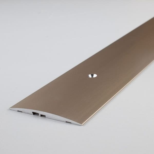 Tröskelbar i anodiserad aluminium bronsljus L 58 mm H 4 mm Lång 2700 mm Genomgående hål