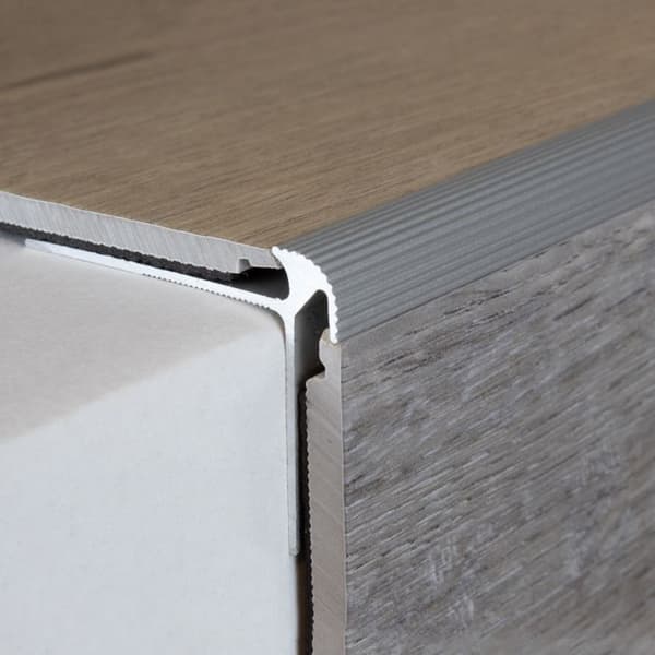 Aluminium anodiserad silver 5 x 30 x 40 x 1000 mm För skruvinstallation 1 styck