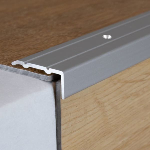 Cornière 10 x 24,5 x 800 mm Typ 88 89 Anodiserad aluminium i guld med hål