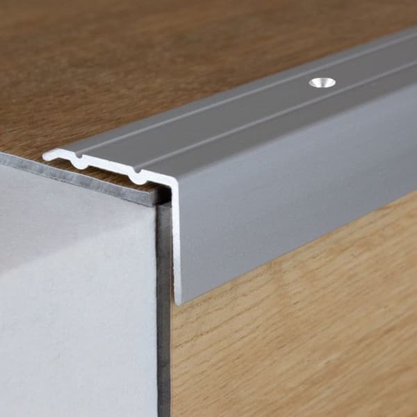 Cornière 10 x 24,5 x 800 mm Typ 88 89 Anodiserad aluminium i guld med hål