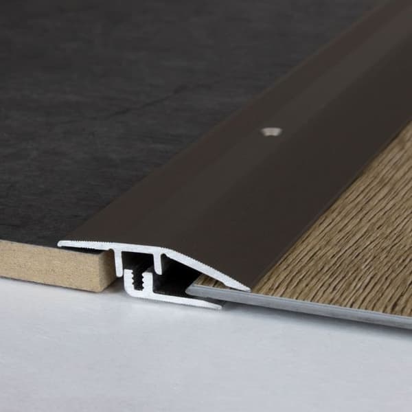 Profil för återvinning Laminat H 5 9 mm L 39mm Anodiserad aluminium Genomborrad-Stålutseende