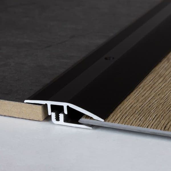 Profil för återvinning Laminat H 5 9 mm L 39mm Anodiserad aluminium Genomborrad-Stålutseende