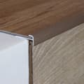 Miniatyrbild 1 av 2: Infällningsprofil med näsa för designbeklädnader H för ram 3 mm anodiserad aluminium hålad ljusbrons-900