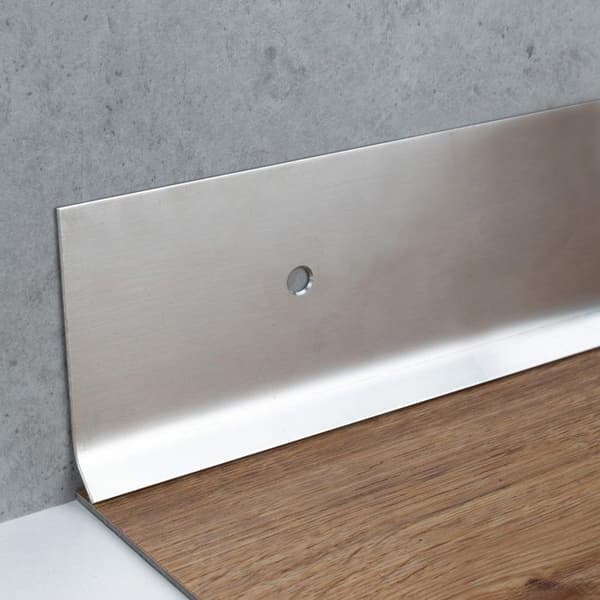Plinthe socle TYPE 50 i rostfritt stål H 50 mm l 15 mm Materialtjocklek 1,0 mm Typ av fäste utan hål 135 grader
