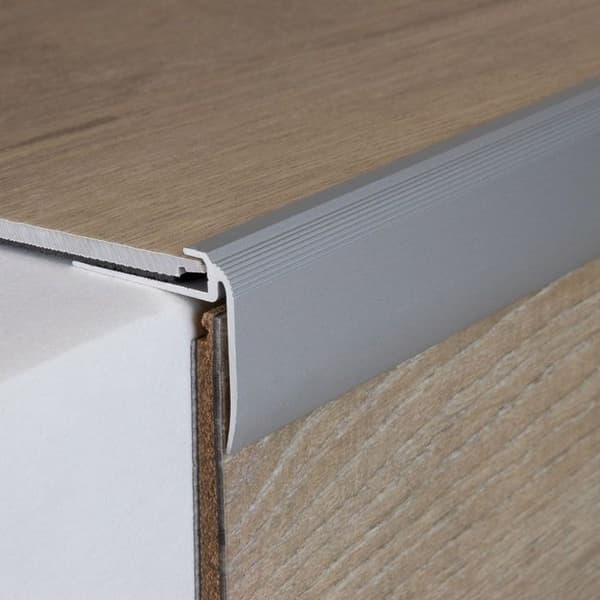 Insatsprofil med näs för designbeläggningar H av ram 4,5 mm anodiserad aluminium borrad-guld-900