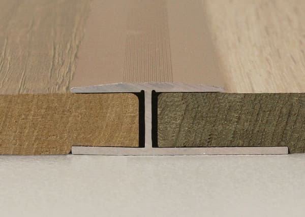 Övergångprofil laminerad övergångslist 8,3 mm l 27 mm i 1 del anodiserad aluminium borrad ljusbrons-100...