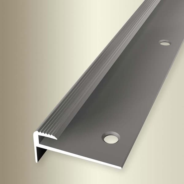 Nez på steg 15 x 30 x 1000 mm Aluminium Vinkelformad med ribbor Küberit inox-look