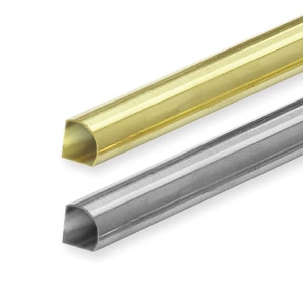 Triangulär trapptrofé 16 x 16 mm Hålad mässing