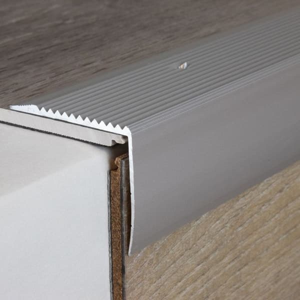 PROVISTON Trappsteg 42 x 50 x 2500 mm Trappstegsnos Alugärn Kombination Aluminium anodiserad Silver perforerad