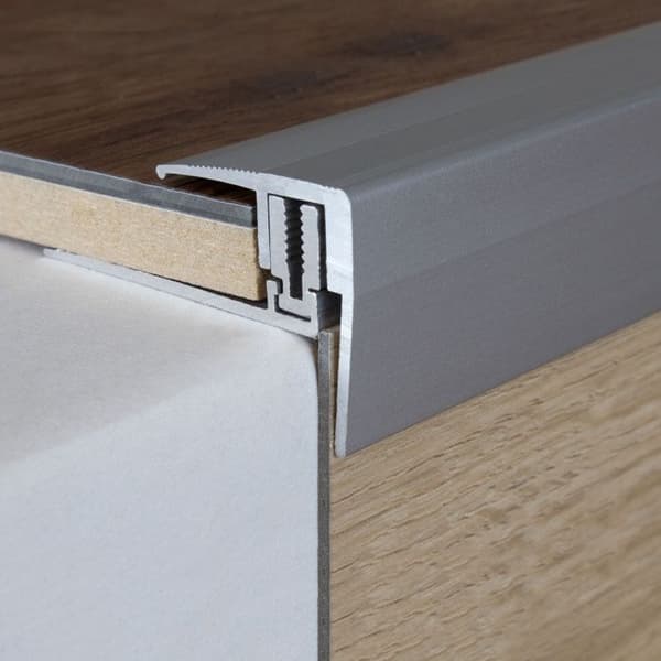 Nez de marche för laminatparkett hörn H 7 x 15,5 mm l 28 mm i 3 delar anodiserat aluminium med hål Flex-guld-2700