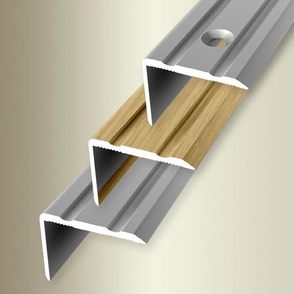 PROVISTON Hörnlist l 24,5 mm H 0 - 17 mm L 2500 mm Anodiserad aluminium Med spår Lätt att böja Silverfärgad Självhäftande