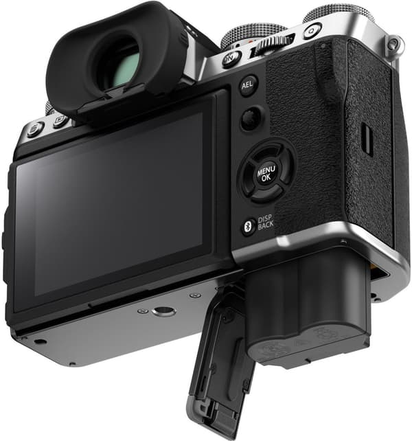 Fujifilm X-T5 + 16-80mm, silver