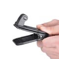Miniatyrbillede 2 af 5: En holder med clips til montering af et GoPro sportskamera