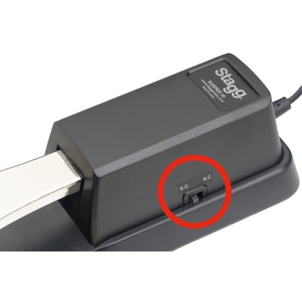 Sustainpedal - STAGG - SUSPED 10 - Robust plasthölje - Kromad pedal - 1,5 m kabel