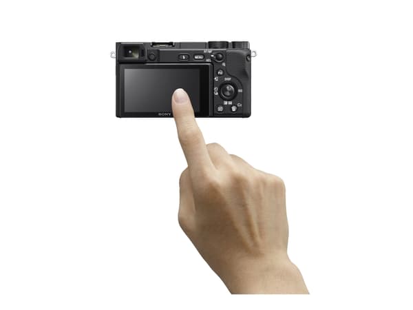 Sony a 6400 + SEL18135, 24,2 MP, 6000 x 4000 pikseliä, CMOS, 4K Ultra HD, Kosketusnäyttö, Musta
