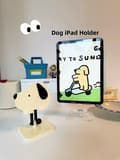 Miniatyrbillede 4 af 5: Kreativt Akryl Mobil- og Tabletstativ | Mælkehvidt design med sød hund | Justerbar højde og foldbar | INS-stil til video